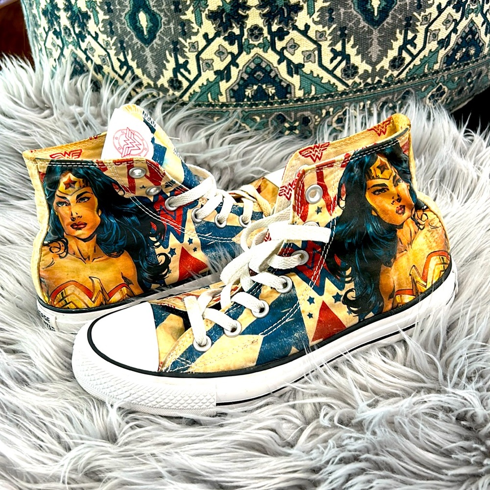Limited edition, wonder woman, high top converse